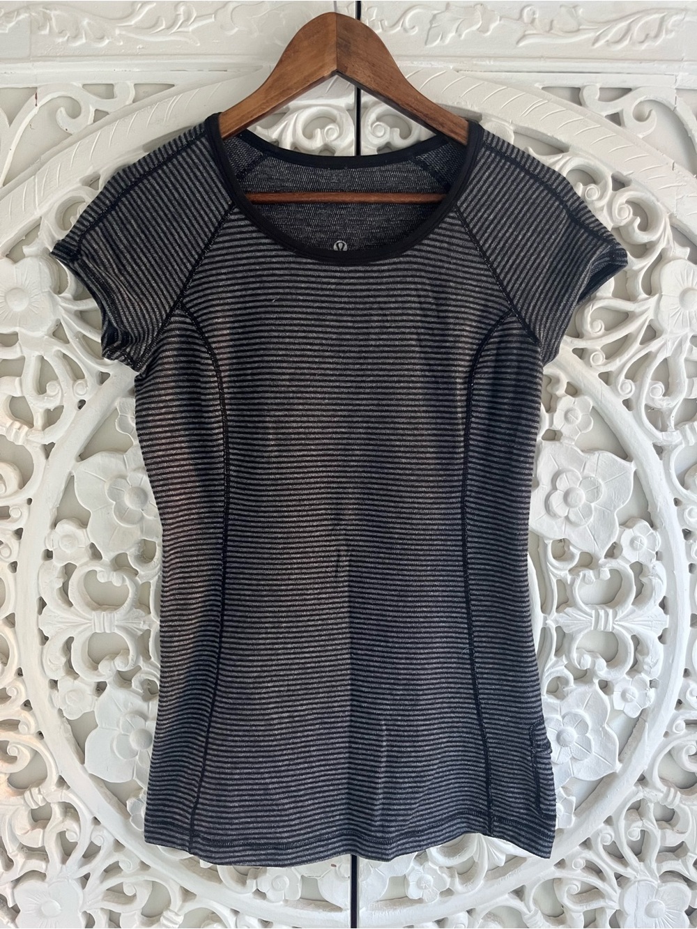 Lululemon Black Gray Striped Short Sleeve Run Top Size 6